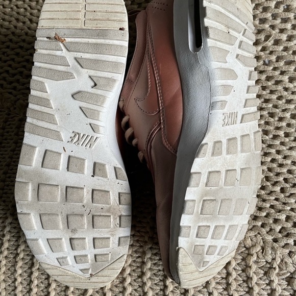 Nike air max thea in rose gold - Picture 4 of 7